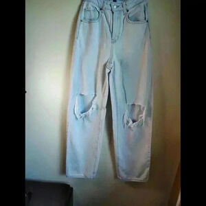 Wild Fable size 00 Distressed High waisted Mom Jeans - Light